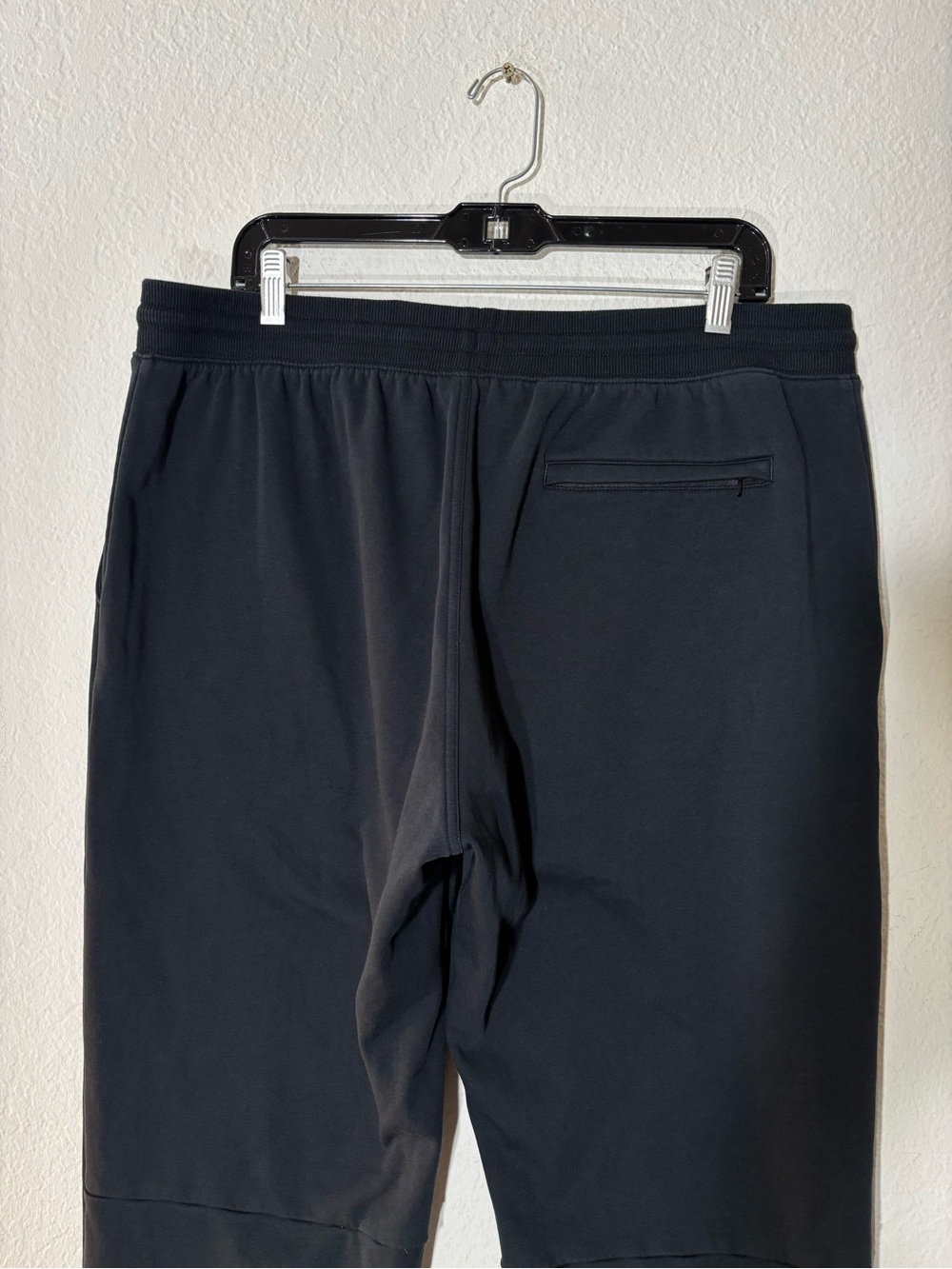 TravisMathew Jogger Pants Size XL Black Drawstring Logo Athletic Golf Pants - Picture 11 of 14
